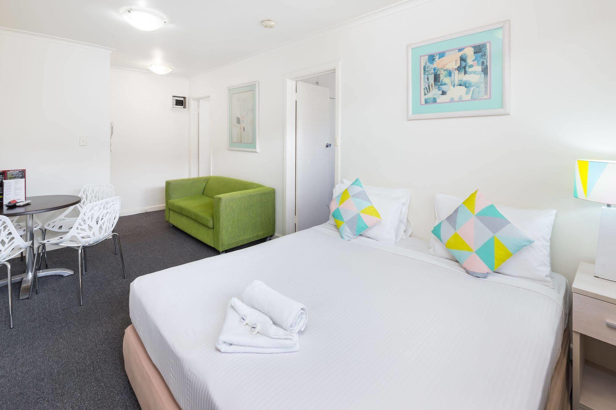 City Edge East Melbourne Apartment Hotel Exterior photo